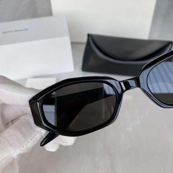 Gentle Monster Bold Black & Gold Sunnies – Viral Street Style main image 5